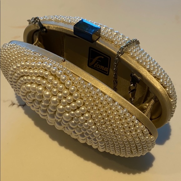 Fiona Evening Cluth - Picture 4 of 6